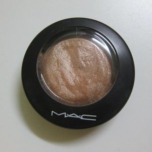 MAC Mineralize Skinfinish Highlighting Powder - soft and Gentle